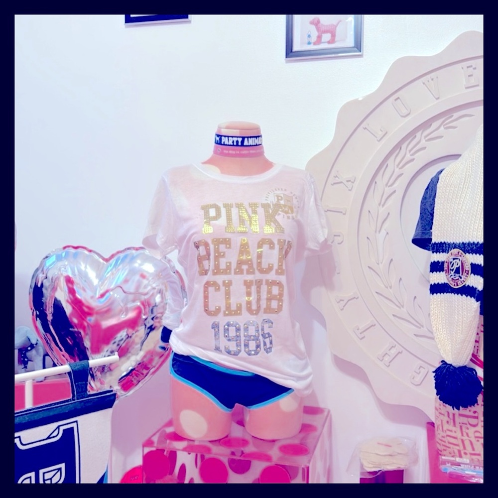 💕ℙ𝕀ℕ𝕂 𝕍𝕊 “PiNK BEACH CLUB 1986” HTF/VINTAGE/RARE Tee✨LIKE NEW✨💕 - Picture 2 of 9